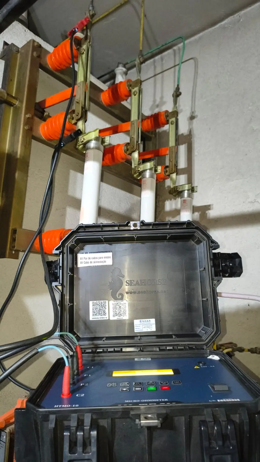 manutencao-em-cabine-primaria Técnico realizando manutenção preventiva na cabine primária